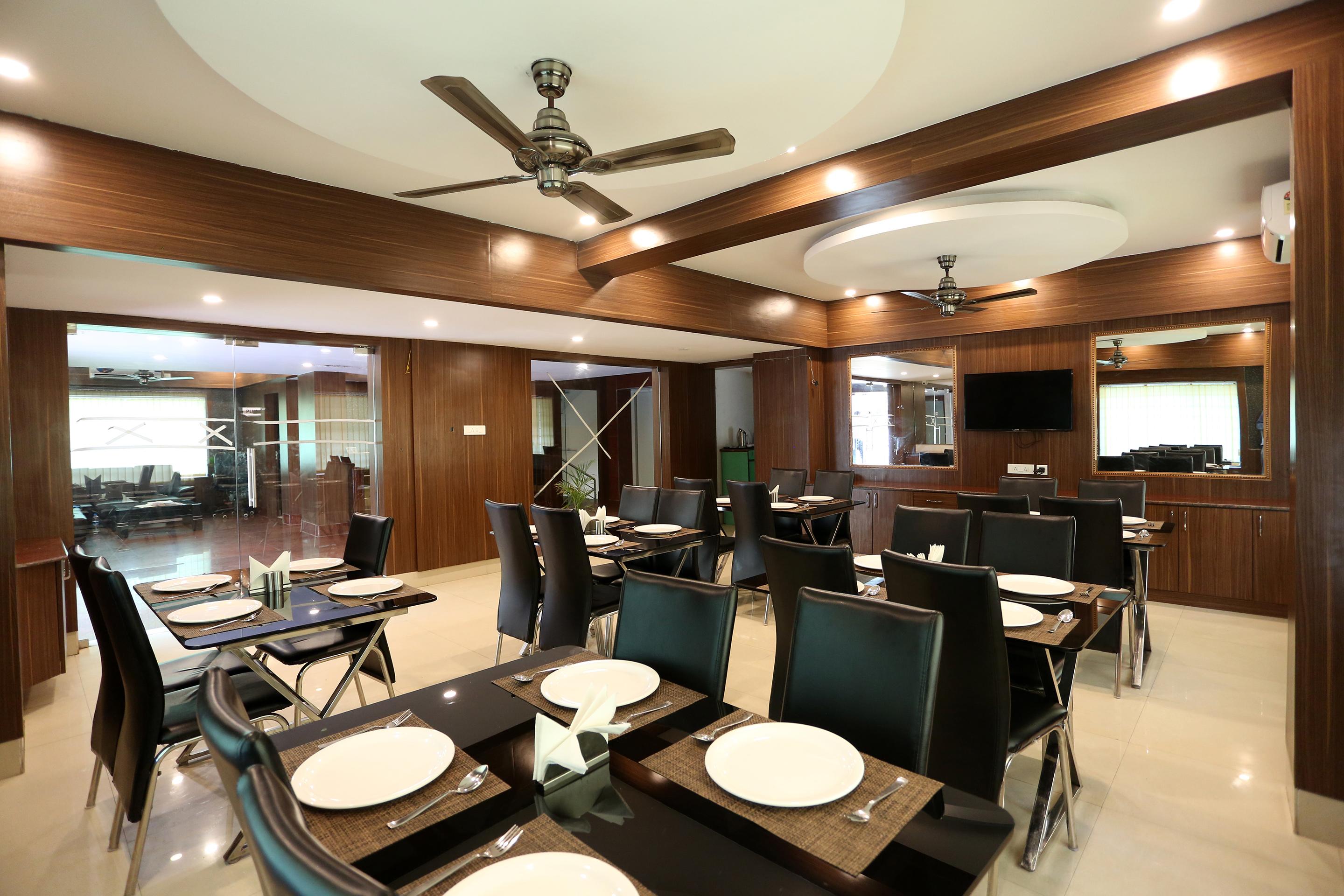Hotel Railview 부바네스 외부 사진