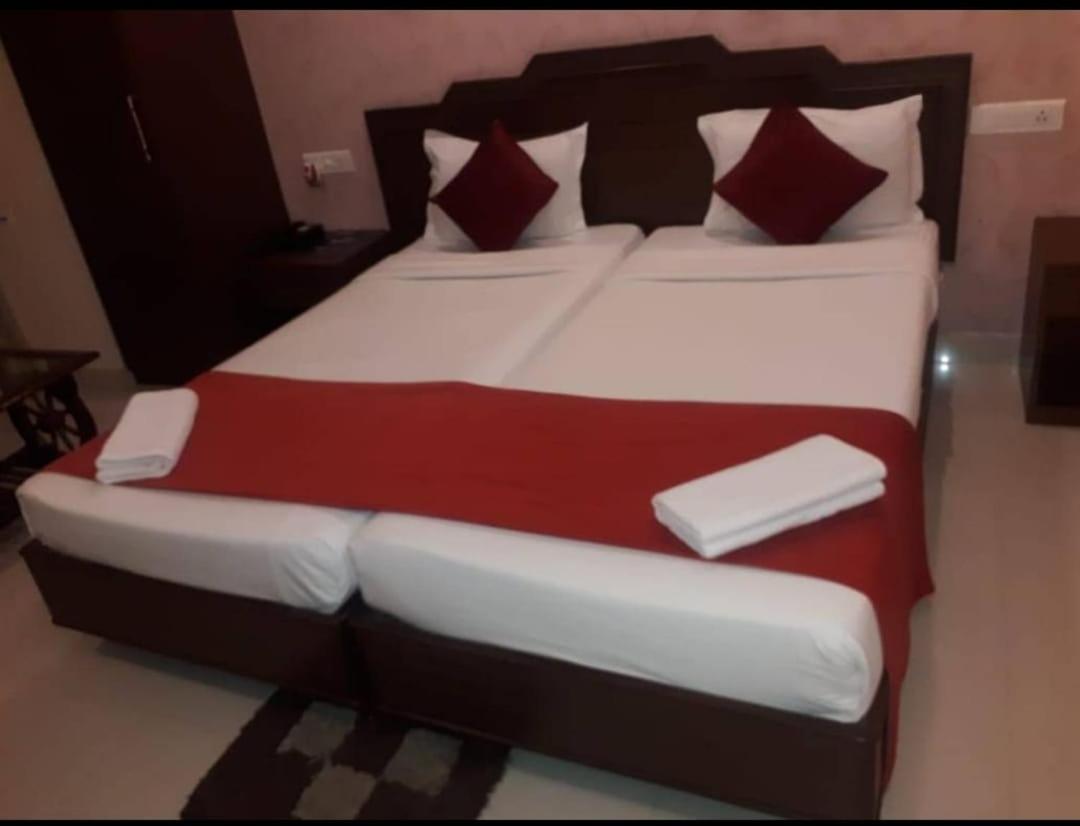 Hotel Railview 부바네스 외부 사진